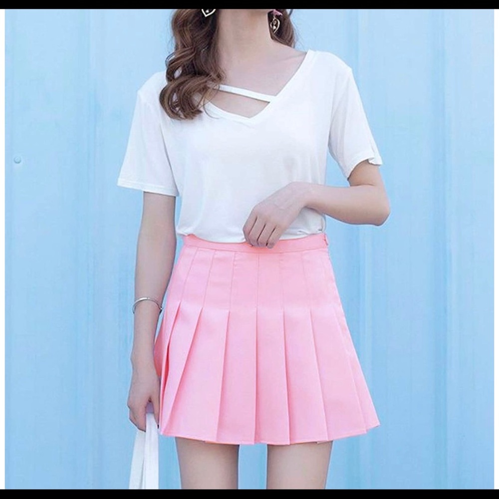 Pink pleated skirt